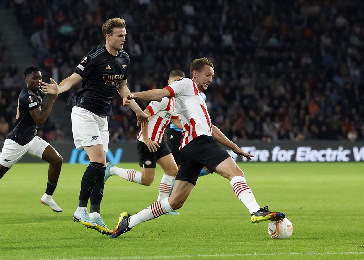 包含莱万多夫斯基连续七场比赛得分超过爆冷，阿森纳挑战极限！的词条