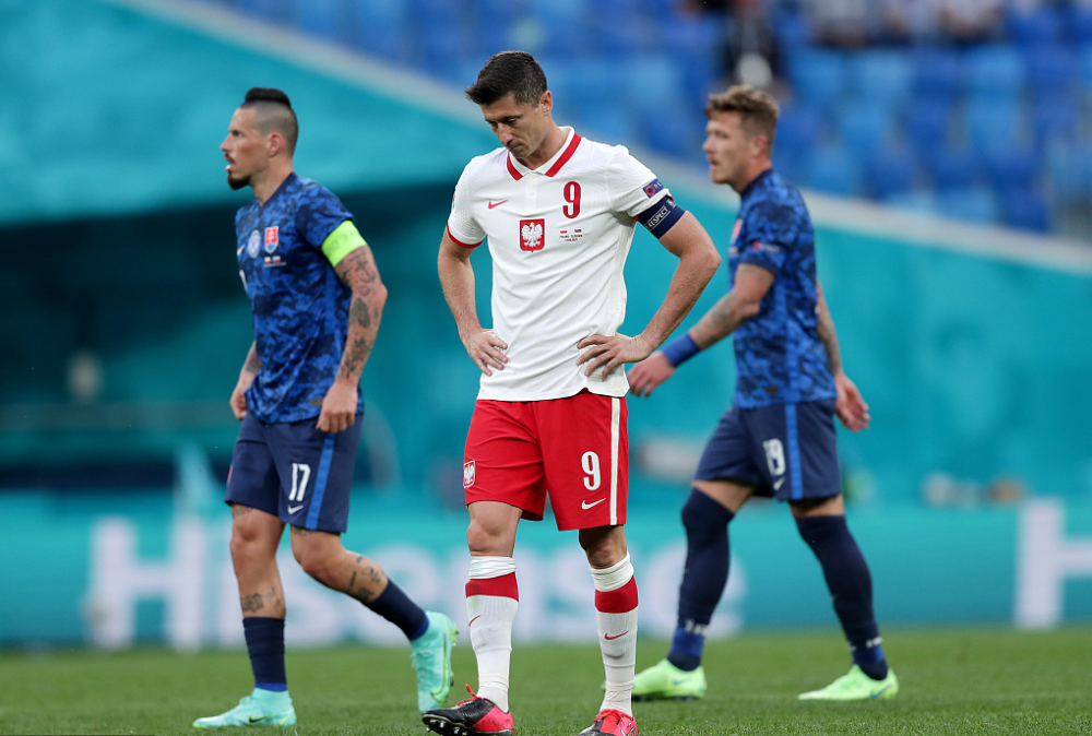  莱万多夫斯基遭遇五连败，公牛教练面临压力！